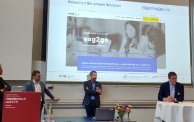 Manuel Hunkeler auf dem Podium der HSLU