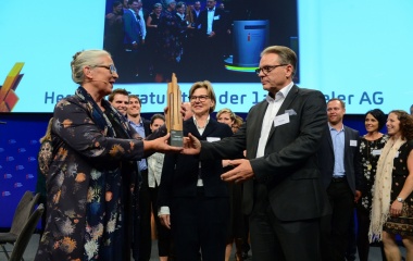 1a hunkeler fenster AG &amp; 1a hunkeler holzbau AG gewinnt Family Business Award 2018