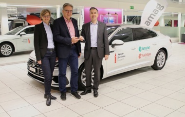 Übergabe des am Family Business Award gewonnen VW Arteon