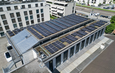 Photovoltaik-Anlage auf dem Bürodach erweitert