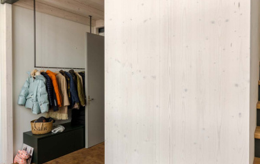 Zimmer mit Garderobe