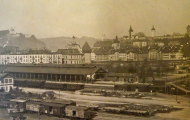 Luzern in den 1880ern:  erster Bahnhof, die zehnjährige Post und Seebrücke vor der Altstadt